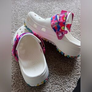 Classic hiker solarised White Platform Crocs with Multicolor Straps